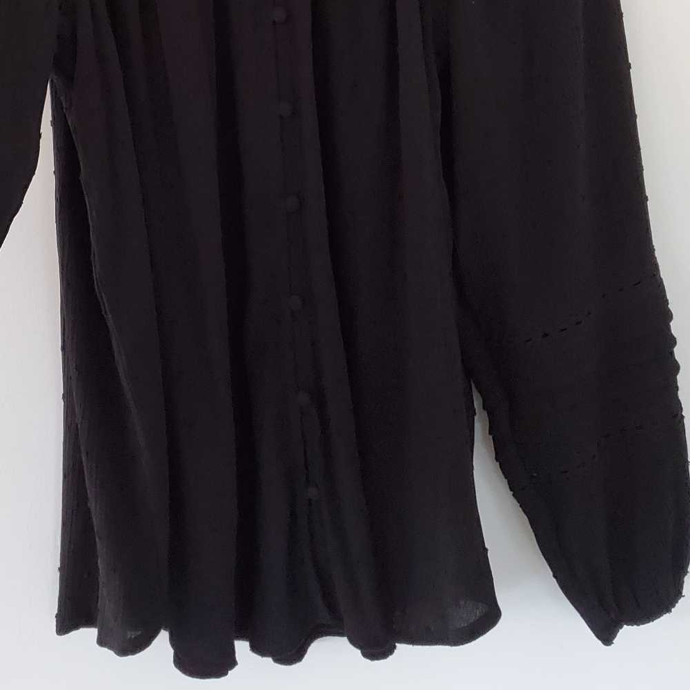 TORRID Sz 3/US 3X Black Dobby Gauze LS Blouse Button Up Crochet Ruffle 2023 EUC - Picture 5 of 12